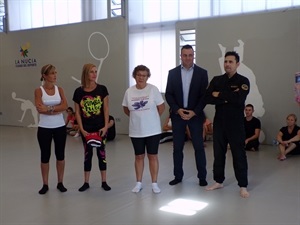 Clausura del Taller con Manuel Navarro, profesor del curso,  Marga Luján, pta. Asociación de Mujeres con Voz, Gemma Márquez, concejala de Igualdad, Mª Jesús Jumilla, concejala de Juventud y Sergio Villalba, concejal de Deportes.