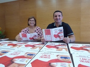 Lina Cano, pta. AECC La Nucía y Bernabé Cano, alcalde de La Nucía, en la presentación de las Jornadas