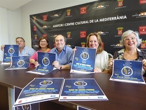 Lina Cano, pta. Junta Local AECC La Nucía, Herminia Jordá y Luisa Murciano del Grup de Corda Ponoig de Polop, Juan José Ivorra, pte. Unió Musical La Nucía y Pedro Lloret, concejal de Cultura.