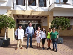 Algunos de los voluntarios de esta Campaña de Esterilización de Gatos Callejeros, junto a Bart Gommans, concejal de Urbanizaciones