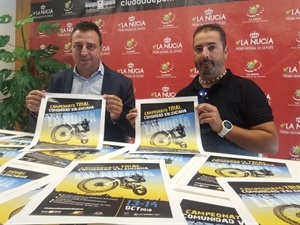 Sergio Villalba, concejal de Deportes, y Jacinto Llorens, presidente del Club Road La Nucía, durante la presentación