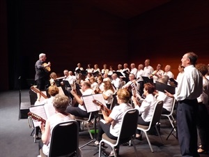 En la primera parte del concierto actuó el “Grup de Corda Ponoig de Polop de la Marina”