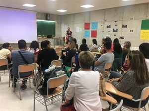 La doctora Mª Rosario Sepulcre Cantó durante la conferencia