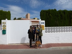 Los técnicos y voluntarios recorrerán las casas para contabilizar las mascotas de La Nucía