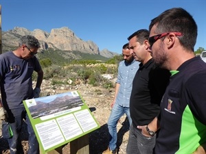 Junto a las torres se ha instalando señalítica y paneles didácticos