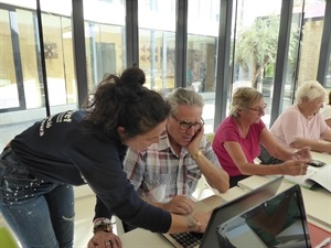 Dos técnicas de la Escuela de Ocupación La Favara impartirán el curso de Informática