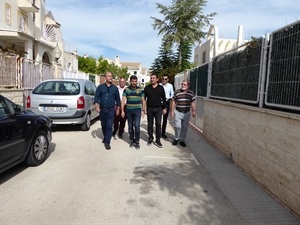 Visitando una de las calles de la Urbanización Montesol