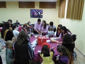 La tarde contó con manualidades y actividades infantiles