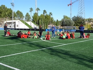 El equipo femenino del CF La Nucía participaron en la grabación del corto