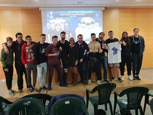 El Centre Juvenil reunió a jóvenes amantes de "League of Legends" para ver la final del mundial