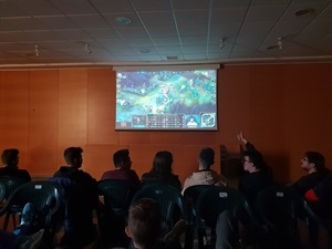 Los jóvenes nucieros pudieron seguir en directo la final mundial de este famoso videojuego, de forma totalmente gratuita