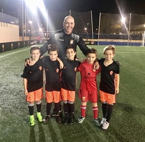 más de 45 niños disfrutaron de los entrenamientos diseñados y supervisados por el personal del Valencia CF