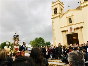 Subasta de las andas y las cinta de Sant Rafel a primera hora en la Capelleta