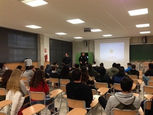 Alumnos del IES La Nucía en la Charla Formativa sobre el Acoso escolar y el Cyberbullying