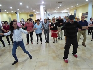 Demostración de "swing" en la Fiesta del Otoño