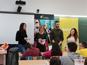 En las charlas participaron Mª Jesús Jumilla, concejala Juventud, Raúl Verdú, técnico Juventud, Ángela Sanz, representante del IVAJ y Eva Jiménez, voluntariado La Nucía