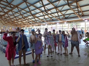 Los alumnos del Colegio Secanet en la Piscina Climatizada Camilo Cano