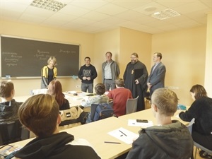 Bernabé Cano, alcalde de La Nucía y Bart Gommans, concejal de Resid. Extranjeros, visitaron las clases de Ruso de la Asociación Bizantina