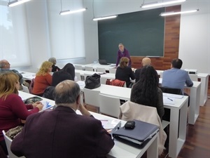 El profesor Josep E. Rubio de la Universitat de València durante su ponencia