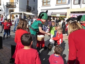 Los más pequeños disfrutaron de la VIII Feria Solidaria de Navidad