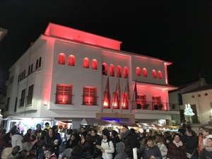 La fachada del Ayuntamiento también estrenó nueva iluminación el pasado sábado