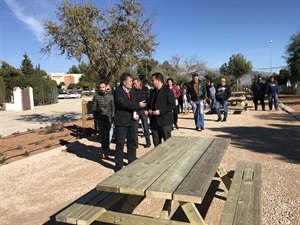 Como obra final de curso este año se alumnos y profesores, han creado el nuevo jardín y área recreativa El Copet