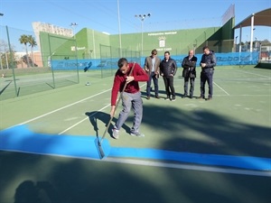 Vicente Solves, técnico empresa Celabasa Sport, Gonzalo Morell, representante de la Academia David Ferrer, Sergio Villalba, concejal de Deportes y Bernabé Cano, Alcalde de La Nucía