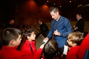 Joan Capdevila firmando autógrafos