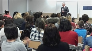 La conferencia tuvo un enfoque eminentemente práctico con demostraciones y participación de los asistentes