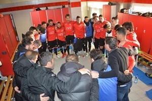 Conjura del equipo en el vestuario antes de saltar al campo