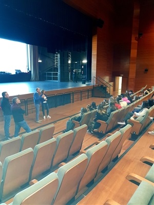 Francesc Sempere, director Auditori, explicando las características de la sala