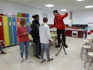 Además de malabares los alumnos también están preparando un "cuenta cuentos" para representarlo en el mes de junio