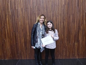 La alumna Marta Ripoll junto a su profesora Marian Llorens