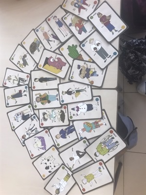 A través de este juego de cartas los estudiantes nucieros se han "educado en valores"