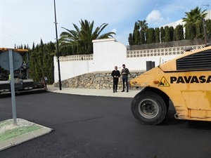 Se ha instalado una mediana en la carretera de Carbonera y se ha procedido al asfaltado