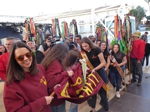 Penya l'Esclafit en el escenario de la carpa festera