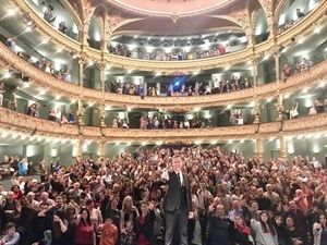 Toni Bright en uno de sus llenos en el Teatro Campos Elíseos de Bilbao