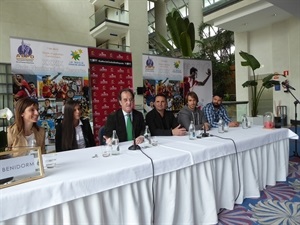 Sandra Sánchez, Joana Pastrana, Jon Santacana y Miguel Galindo, deportistas, junto a Julián Redondo, pte. AEPD y Bernabé Cano, alcalde de La Nucía