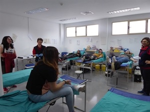 Los requisitos para donar sangre es ser mayor de 18 años y pesar más de 50 kilos