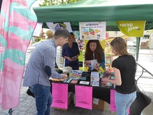 Los stands ofrecen información de orientación para los jóvenes