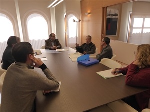 En la reunión participaron Antonio Gil Olcina, Rector Honorario de la UA, Antonio Rico, catedrático de la UA, José Manuel Devesa, secretario Junta de la Sequia Mare, Juan José Cano, miembro de la Junta de la Sequia Mare, Pedro Lloret, concejal de Cultura y Vicent Ferrer, secretario municipal