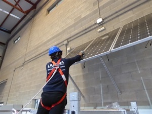 Además los alumnos realizarán 120 horas de prácticas en diferentes empresas del sector fotovoltaico de en La Nucía y Comarca