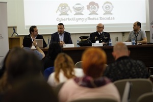 Tras la entrega del premio Sergio Villalba y Toni Buades han participado en una "Mesa Redonda"