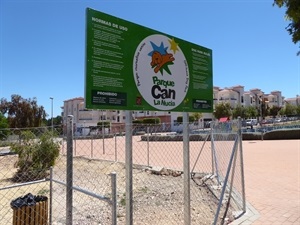 El parque can de la Favara está totalmente equipado y tiene una doble puerta de entrada