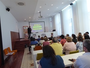 Al finalizar la charla Antonio Ríos respondió a las preguntas planteadas por los asistentes