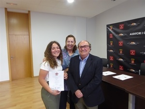 Gloria Marín Ruiz recibe el diploma de la Royal Academy of Dance