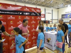 Juafran Pérez, alcalde de Finestrat, en la entrega de medallas