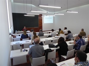 Vicent Salvador, profesor de la UJI, durante su ponencia