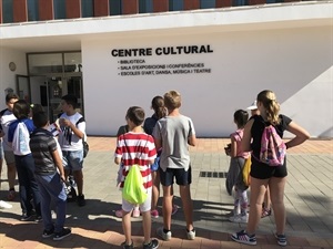 Los alumnos de 5ª C del Colegio Muixara visitando l'Auditori