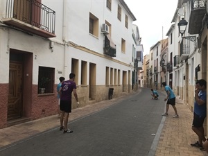 Partida entre Estrellats y Trastonats en el carrer Enmig